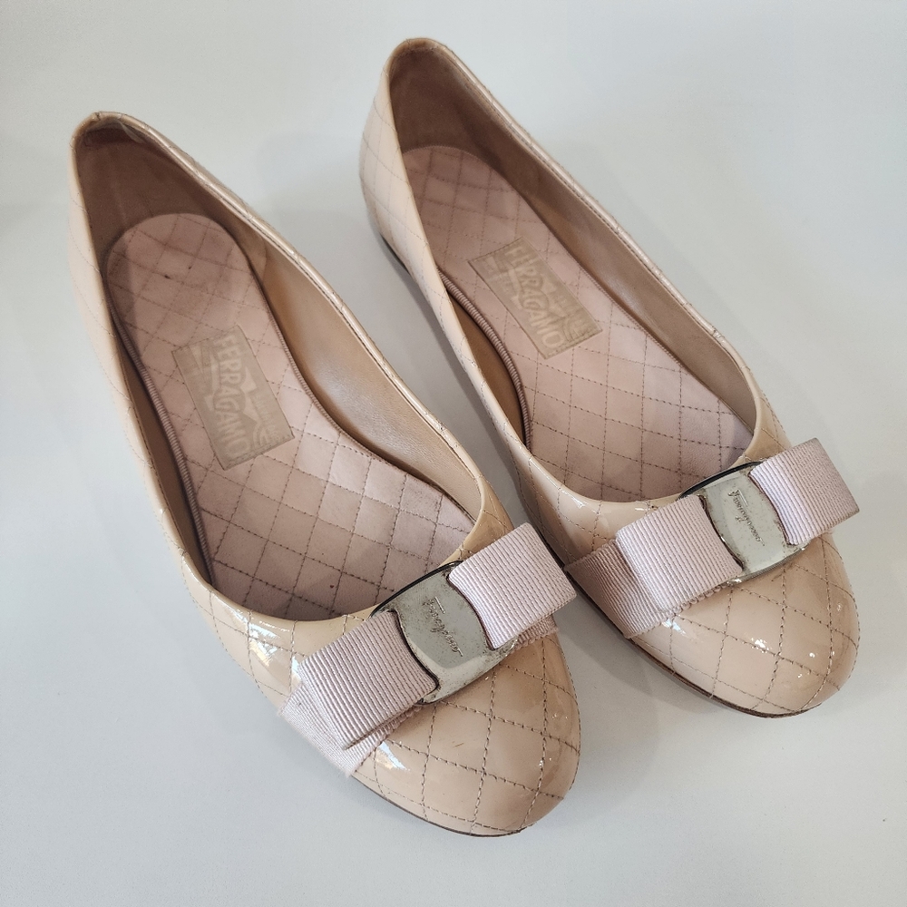 Ferragamo Patent Leather Beige Quilted Ballerina Flats With Bow Sz 7.5